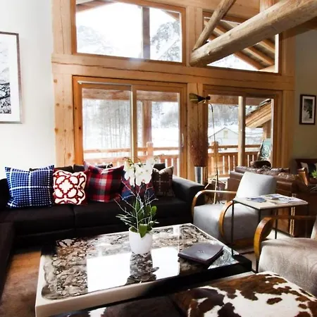 Holiday home Inviting 5-bed House In