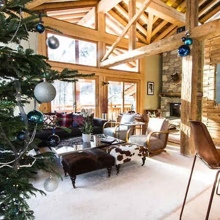 Inviting 5-bed House In Holiday home *