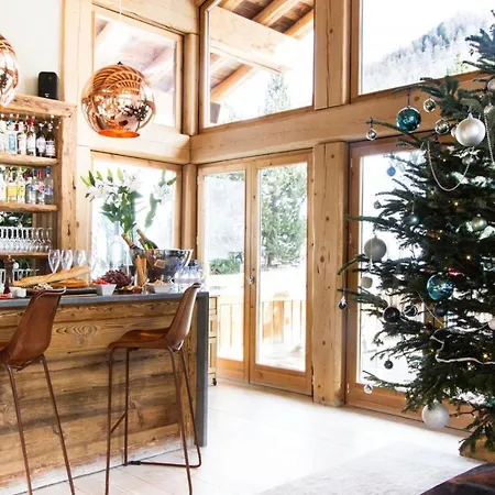 Holiday home Inviting 5-bed House In