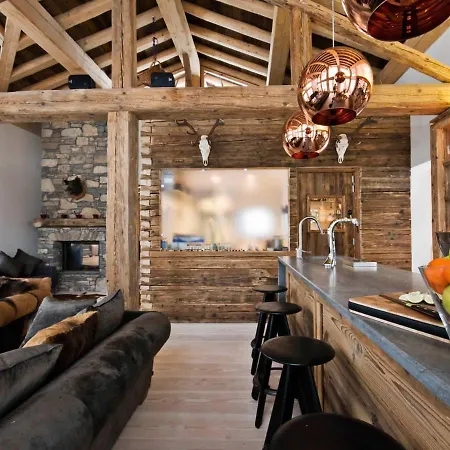 Inviting 5-bed House In Holiday home *